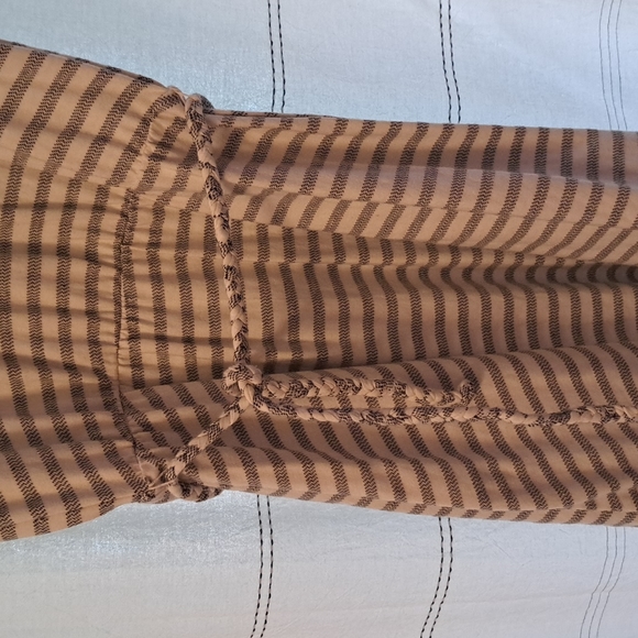 Old Navy Women's cream and grey striped dress - Picture 3 of 4